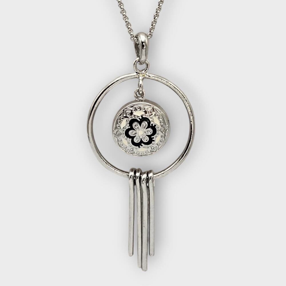 Geometric Floral Pendant Silver Necklace – Modern Boho Layered Style